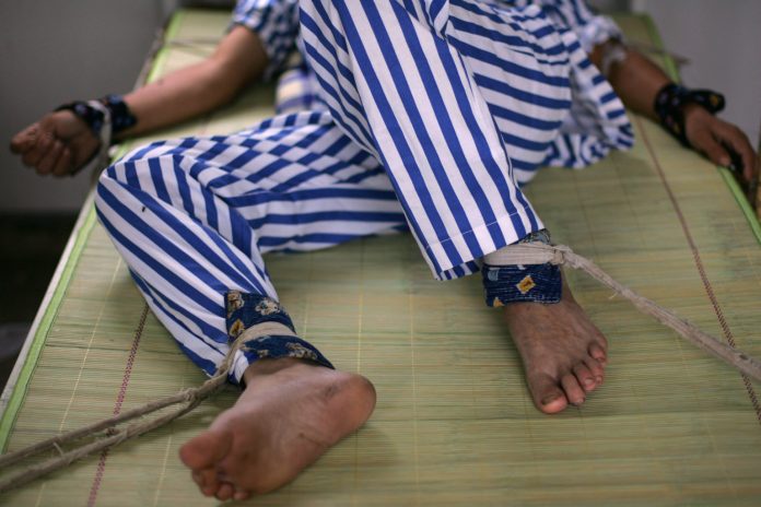 https://foreignpolicy.com/2015/12/21/bring-patients-back-to-society-china-mental-illness-law-health/